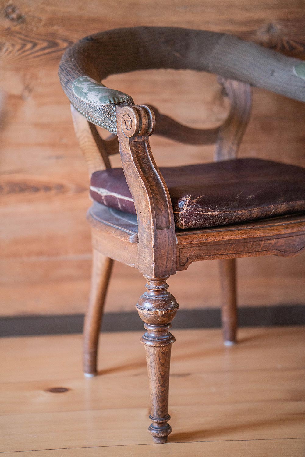 Alter Stuhl im Ferienhaus Feschel