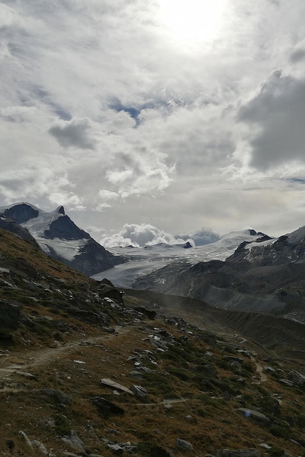 Wandern über wunderbare Berglandschaften